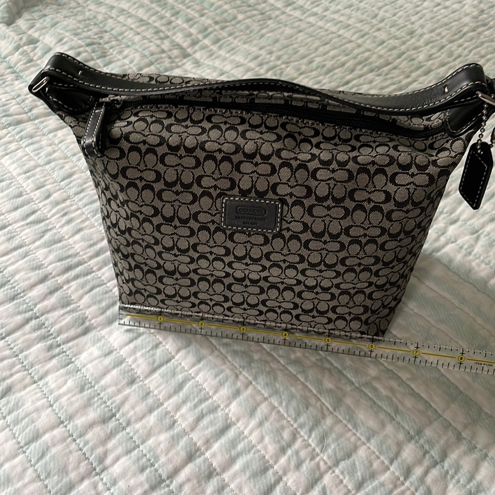 NWOT Signature Coach black purse
